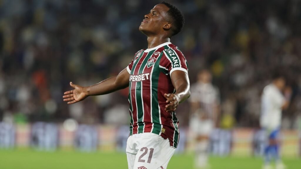 Fluminense oficializa saída de Arias para a Premier League: 'Sucesso ao ídolo'