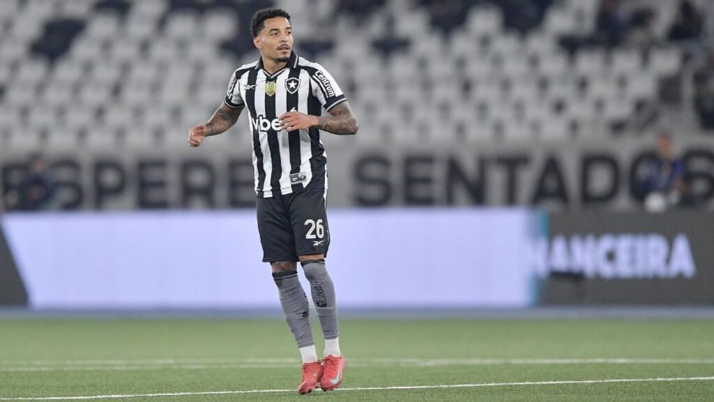 Gregore se emociona no adeus ao Botafogo e explica saída