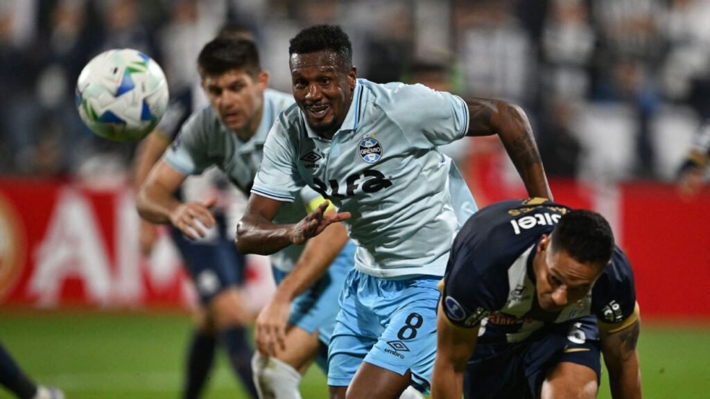 Grêmio leva dois gols em 3 minutos do Alianza Lima e larga atrás na Sul-Americana
