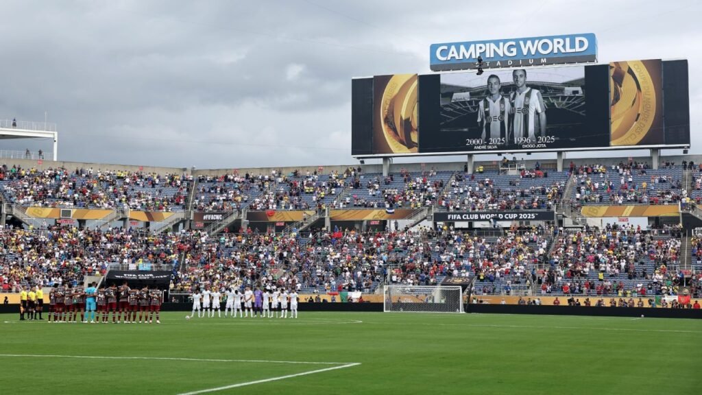 Minuto de silêncio em Fluminense x Al Hilal tem muito choro de dupla portuguesa