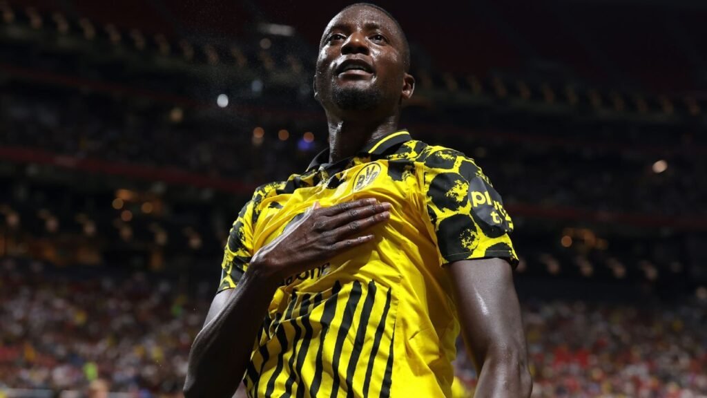 Mundial: Dortmund sofre, mas vence Monterrey e pega Real nas quartas