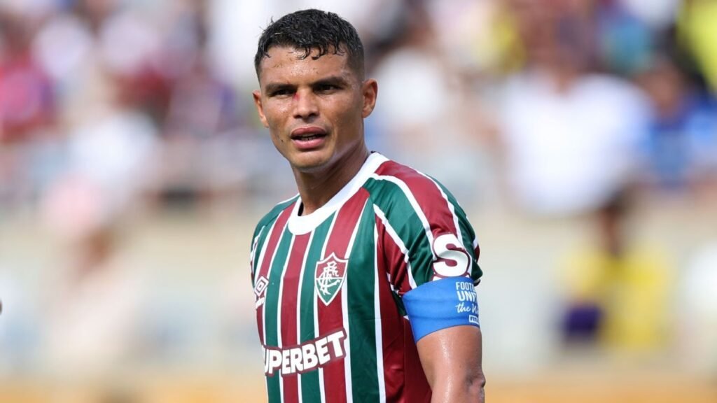 Os laços que fazem Thiago Silva analisar até sub-15 do Chelsea