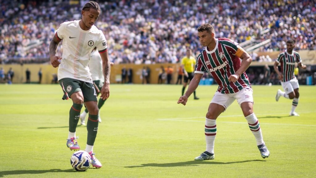 Por que Chelsea pode contratar João Pedro no Mundial e brasileiros não?