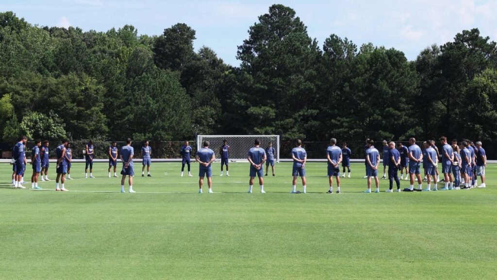 Treino do PSG no Mundial tem minuto de silêncio para Diogo Jota