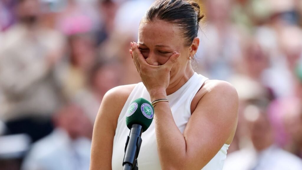 Wimbledon: Anisimova chora muito em discurso após perder final para Swiatek com duplo 6/0