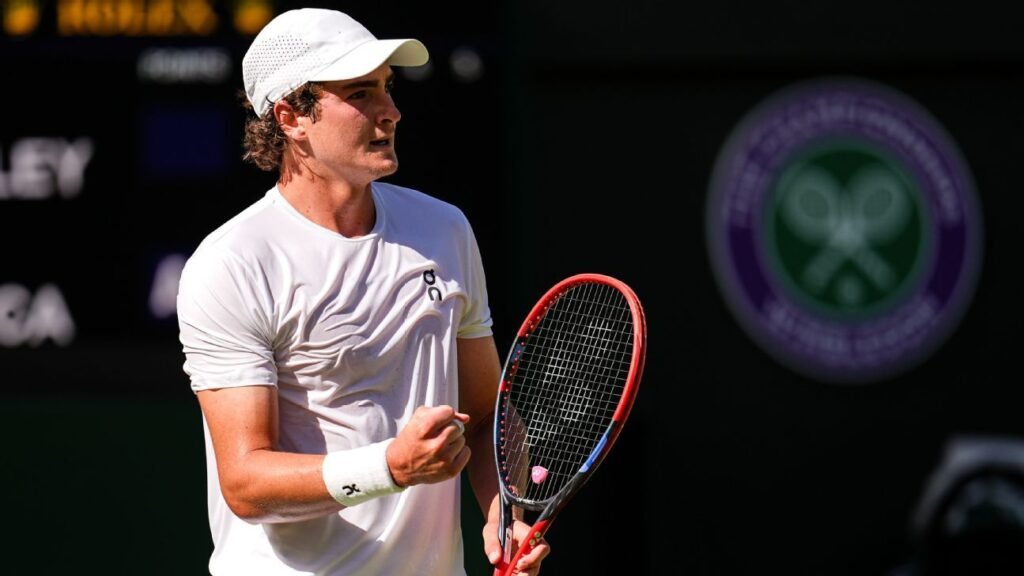 Wimbledon: João Fonseca vence Brooksby, avança à 3ª rodada e quebra jejum de 15 anos