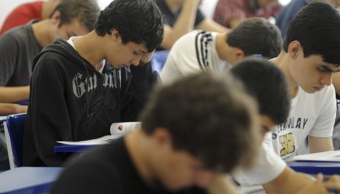 1747341727_estudantes_provas_selecao_do_programa_de_avaliacao_seriada_pas_0412111047_0.jpg 1747341727_estudantes_provas_selecao_do_programa_de_avaliacao_seriada_pas_0412111047_0.jpg