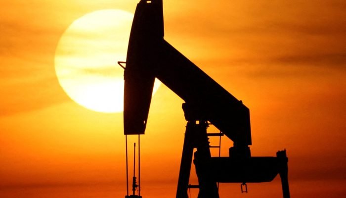 2025-04-28T204823Z_1_LYNXMPEL3R0ZH_RTROPTP_4_MERCADOS-PETROLEO.jpg 2025-04-28T204823Z_1_LYNXMPEL3R0ZH_RTROPTP_4_MERCADOS-PETROLEO.jpg
