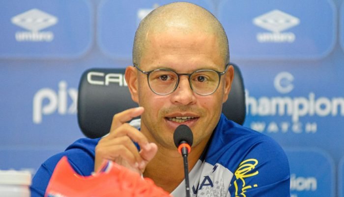 Alex-e-anunciado-como-novo-tecnico-de-time-da-Serie.jpeg Alex é anunciado como novo técnico de time da Série B do Brasileirão