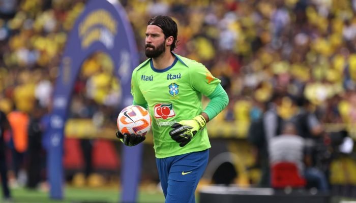 Alisson-mira-ida-antecipada-da-selecao-a-Copa-Jogar-bem.jpeg Alisson mira ida antecipada da seleção à Copa: 'Jogar bem não é dar show'