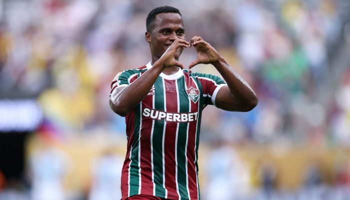 Arias fica próximo de trocar Fluminense pela Premier League por R$ 112 milhões