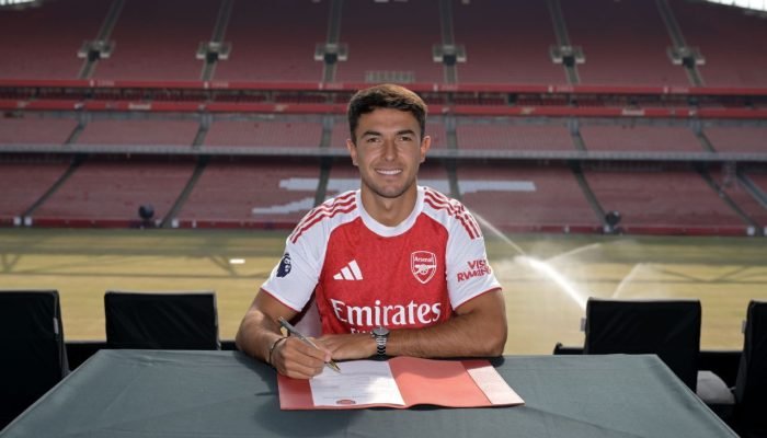 Arsenal-anuncia-contratacao-do-meia-Zubimendi-da-Real-Sociedad.jpeg Arsenal anuncia contratação do meia Zubimendi, da Real Sociedad