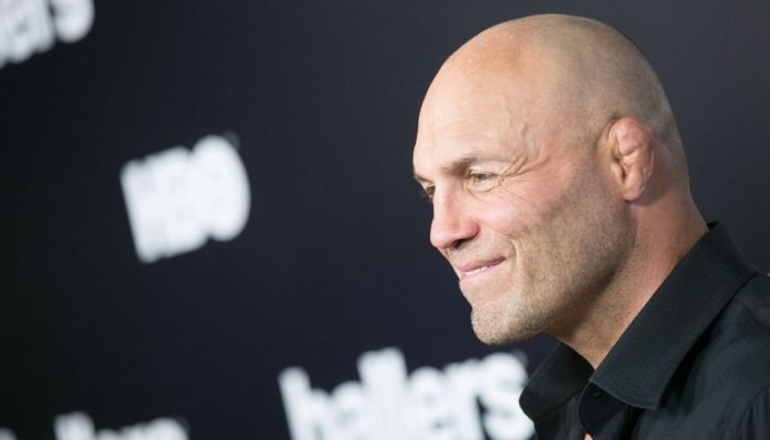 Astro do MMA, Randy Couture sofre grave acidente de carro