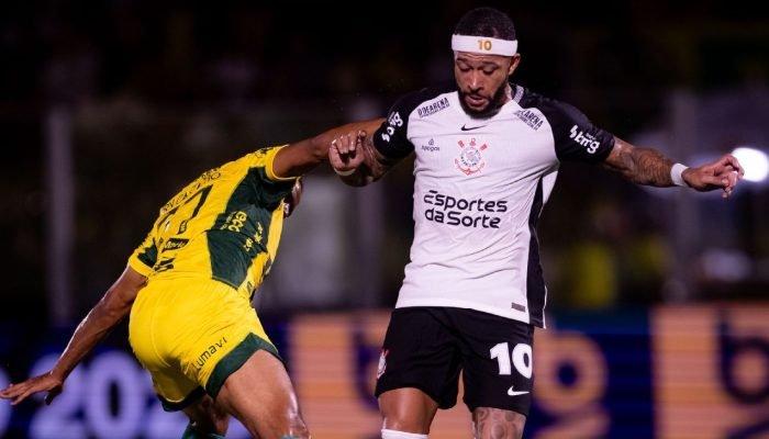 Atacante do Mirassol detona Memphis Depay por pênalti com cavadinha