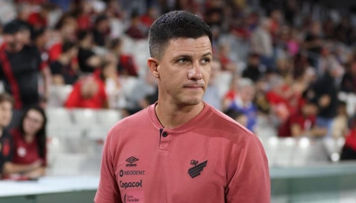 Athletico-PR-anuncia-demissao-do-tecnico-Mauricio-Barbieri.jpeg Athletico-PR anuncia demissão do técnico Maurício Barbieri