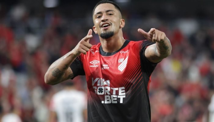 Athletico-PR vence Athletic na estreia de Odair Hellmann