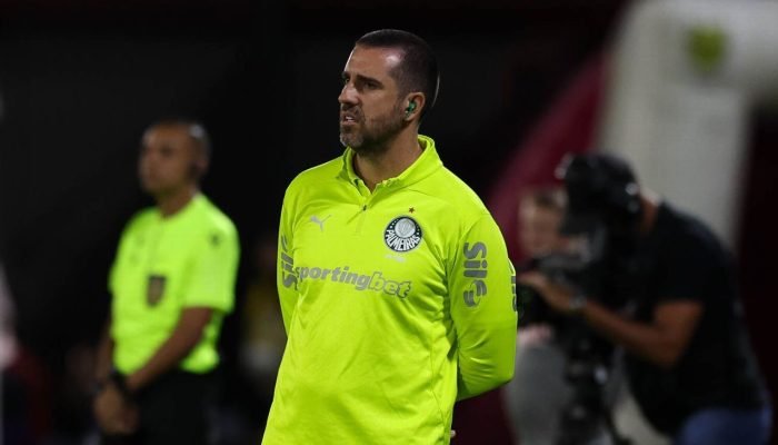 Auxiliar-de-Abel-exalta-determinacao-do-Palmeiras-em-virada.jpeg Auxiliar de Abel exalta determinação do Palmeiras em virada