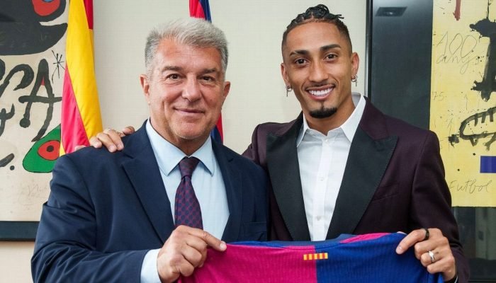 Barcelona anuncia renovação do contrato de Raphinha até 2028