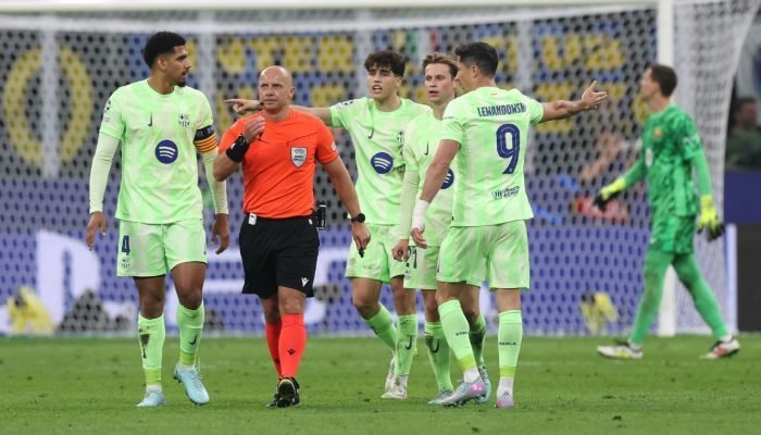 Barcelona-se-revolta-com-arbitragem-apos-eliminacao-na-Champions.jpeg Barcelona se revolta com arbitragem após eliminação na Champions