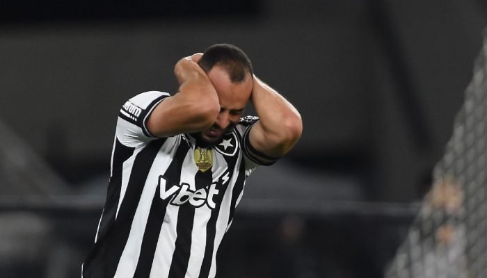 Botafogo não sai do zero contra o Vitória na 'estreia' de Davide Ancelotti