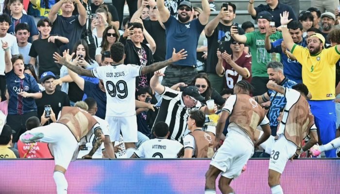 Botafogo-poe-outro-favorito-no-cemiterio-e-ganha-do-PSG.jpeg Botafogo põe 'outro favorito no cemitério' e ganha do PSG no Mundial