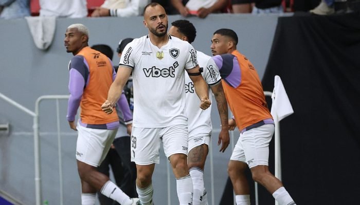 Botafogo-vence-Vasco-sob-olhares-de-Davide-Ancelotti.jpeg Botafogo vence Vasco sob olhares de Davide Ancelotti