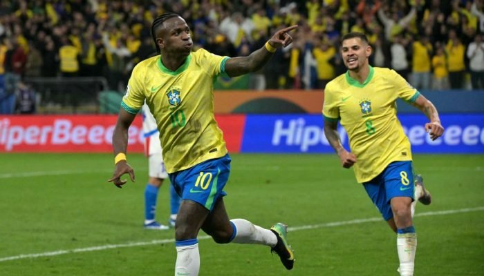 Brasil-vence-Paraguai-e-da-vaga-na-Copa-do-Mundo.jpeg Brasil vence Paraguai e dá vaga na Copa do Mundo de presente a aniversariante Ancelotti