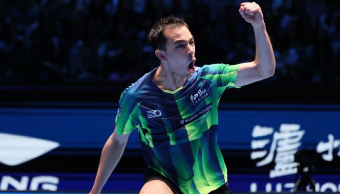 Calderano-bate-frances-que-frustrou-sonho-de-medalha-olimpica-e.jpeg Calderano bate francês que frustrou sonho de medalha olímpica e conquista mais um título