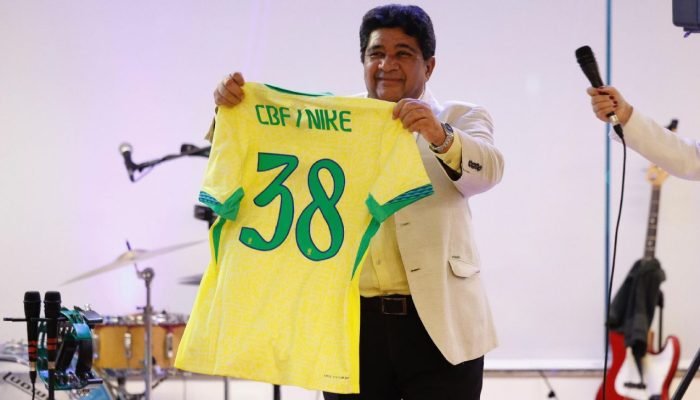 Camisa-vermelha-da-selecao-fere-estatuto-da-CBF-O-que.jpeg Camisa vermelha da seleção 'fere' estatuto da CBF? O que diz documento