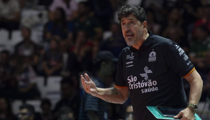 Campeao-da-Superliga-diz-como-longevidade-de-Bernardinho-e-Ze.jpeg Campeão da Superliga diz como longevidade de Bernardinho e Zé Roberto 'escondeu' geração de bons treinadores no Brasil