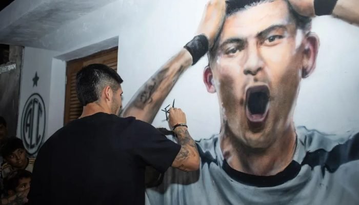 Carrasco-do-Flamengo-ganha-ate-mural-em-cidade-do-Central.jpeg 'Carrasco' do Flamengo ganha até mural em cidade do Central Córdoba e se emociona: 'Nunca pensei'
