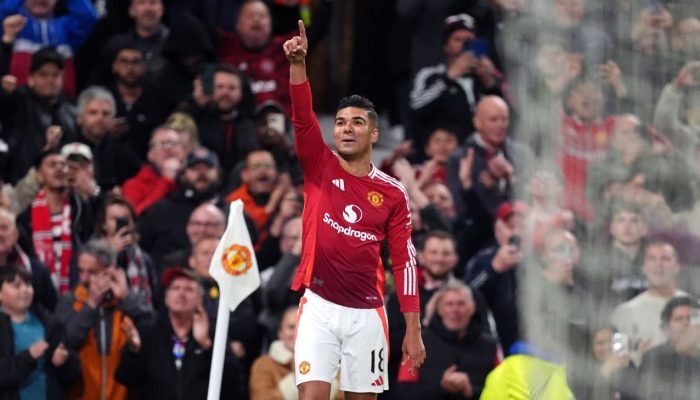 Casemiro-ouve-recado-de-lenda-do-United-e-se-emociona.jpeg Casemiro ouve recado de lenda do United e se emociona: 'Uma das temporadas mais vencedoras da minha vida foi essa'