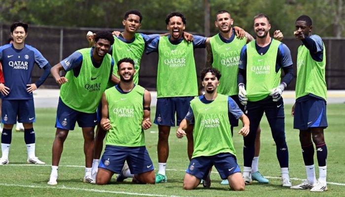 Chefao-do-PSG-diz-que-jogador-do-clube-tem-que.jpeg Chefão do PSG diz que jogador do clube 'tem que ganhar' Bola de Ouro