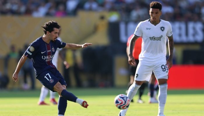 'Chutão' para o ataque: entenda a saída de bola inusitada do PSG contra Botafogo