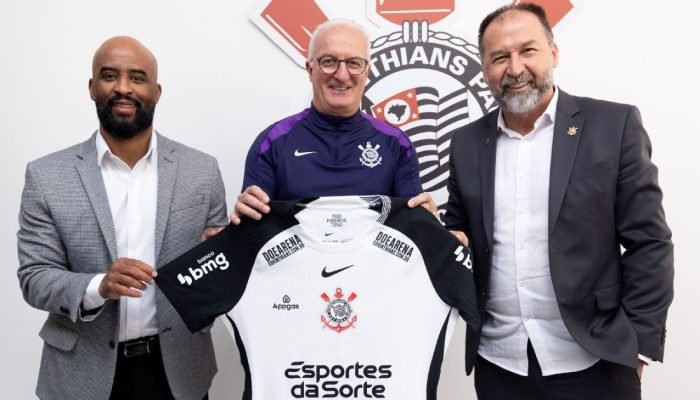 Corinthians-anuncia-Dorival-Junior-como-novo-tecnico-apos-goleada-contra.jpeg Corinthians anuncia Dorival Júnior como novo técnico após goleada contra Flamengo