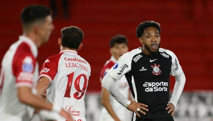Corinthians-perde-do-Huracan-e-da-adeus-a-Sul-Americana-apos.jpeg Corinthians perde do Huracán e dá adeus à Sul-Americana após gol do América de Cali