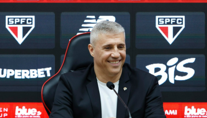 Crespo é apresentado no São Paulo, diz como mudou e dá aviso à torcida