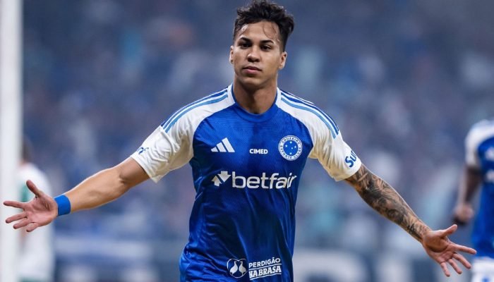 Cruzeiro aniquila em 4min, vira vice-líder e derruba Palmeiras