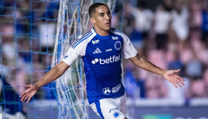 Cruzeiro vence o Vasco e entra no G-4 do Brasileirão