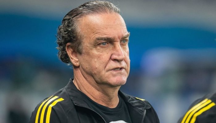 Cuca diz que Cruzeiro era favorito contra Atlético-MG e comemora: 'Saborear o ponto'