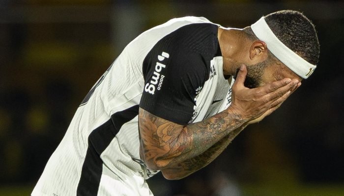 Depay perde pênalti e Corinthians sofre virada do Mirassol