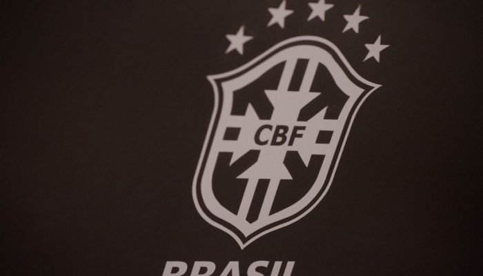 Deputado-tenta-proibir-uniforme-vermelho-da-selecao-com-projeto-de.jpeg Deputado tenta proibir uniforme vermelho da seleção com projeto de lei
