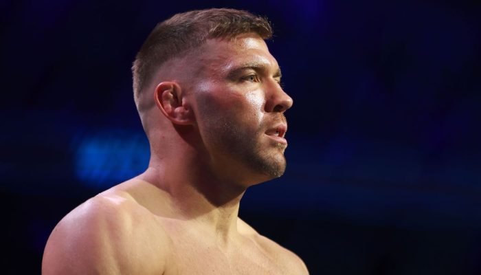 Du Plessis quebra silêncio e rebate Chimaev com comparação