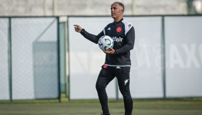 Ex-Vasco expõe situação de Felipe: 'Se disser que é querido, estou mentindo'