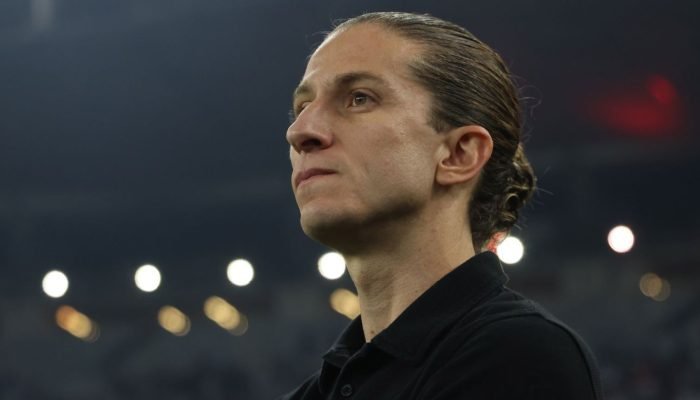 Filipe-Luis-desabafa-sobre-loucura-diaria-do-Flamengo-Se-joga.jpeg Filipe Luís desabafa sobre 'loucura diária' do Flamengo: 'Se joga bem, treinador vai para o Barcelona; depois perde e ninguém vale nada'