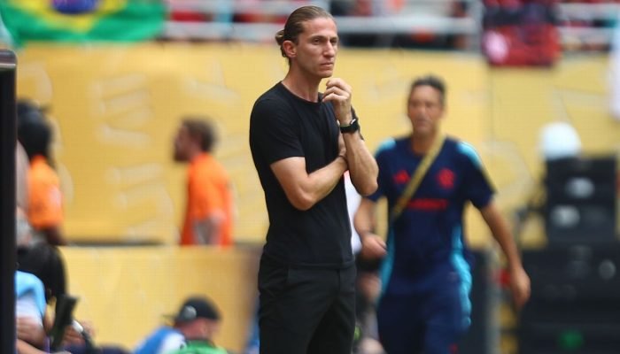 Filipe Luís exalta Flamengo, rebate críticas e admite: 'Bayern é superior'
