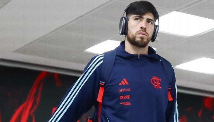 Flamengo: Rossi tem carro atingido por tiros em tentativa de assalto a jogadores no Rio de Janeiro