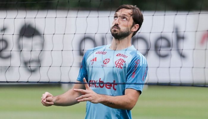 Flamengo-relaciona-lateral-Matias-Vina-apos-10-meses.jpeg Flamengo relaciona lateral Matías Viña após 10 meses