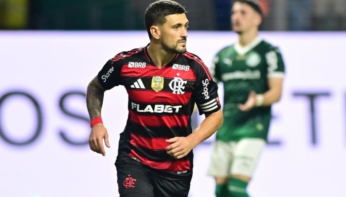 Flamengo-vence-Palmeiras-e-encosta-na-lideranca-do-Brasileirao.jpeg Flamengo vence Palmeiras e encosta na liderança do Brasileirão