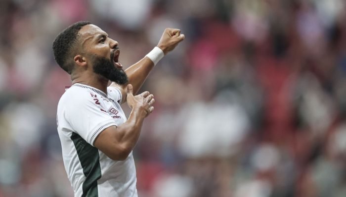 Fluminense supera vaias, goleia Aparecidense e avança na Copa do Brasil